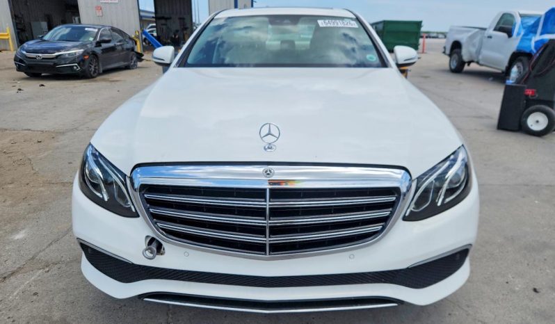 
MERCEDES-BENZ E 300, 2018 full									