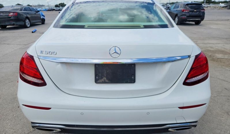 
MERCEDES-BENZ E 300, 2018 full									