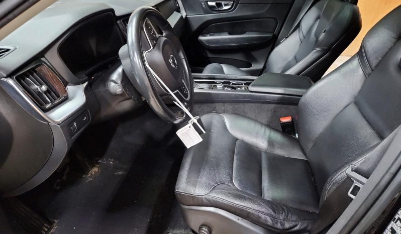 
VOLVO XC60 T6 MOMENTUM, 2018 (2017) full									
